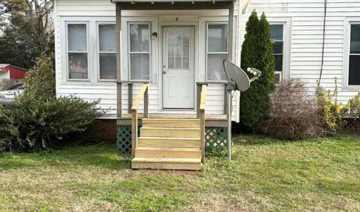 Apt B entrance