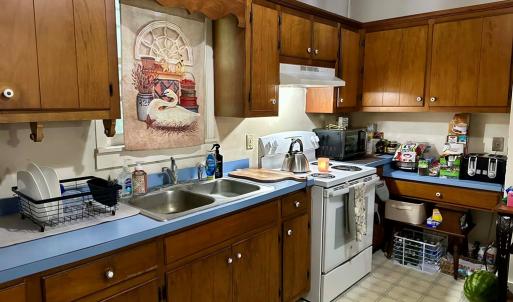 Apt B kitchen
