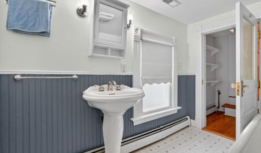 2nd Floor Full Bathroom