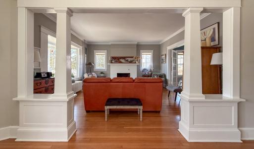 Foyer into the Livingroom