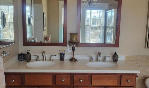 Double sinks in the primary bath