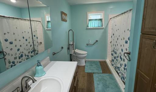 Front House Full Bathroom