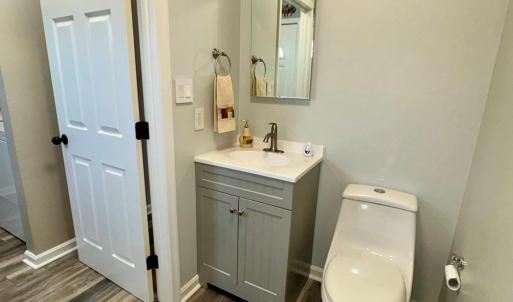 Freshly updated 1/2 bath