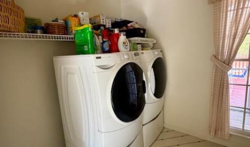 Spacious laundry room.