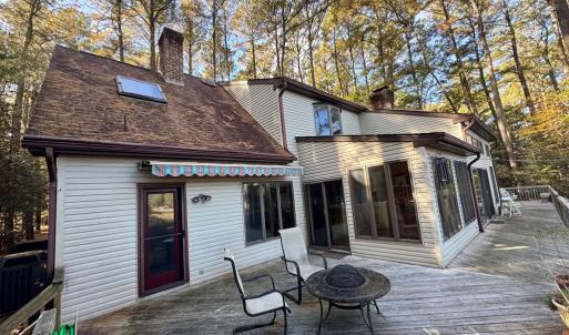Deck - with entry into mudroom/laundry