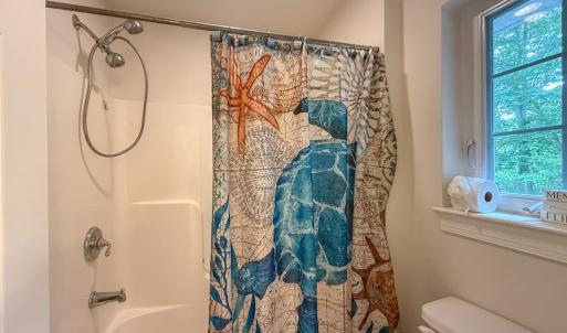 Upstairs hall full bath