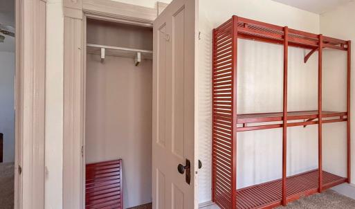 Bedroom 1 - shelving v2