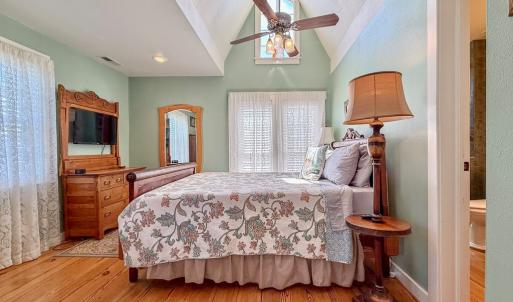 bedroom 2 - ensuite upstairs