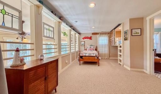 loft/bedroom 4