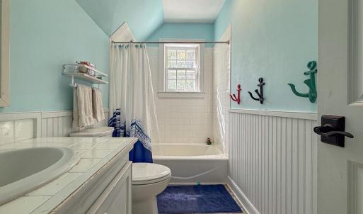 Upstairs Hall Bathroom