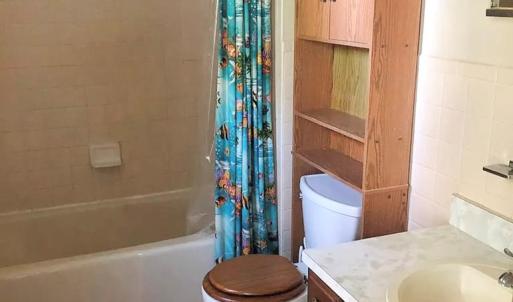 Unit B - Full Bathroom