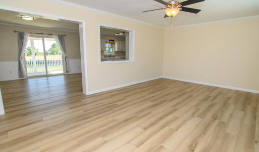 View from Livingroom into Kitchen