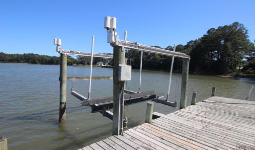 Boat lift