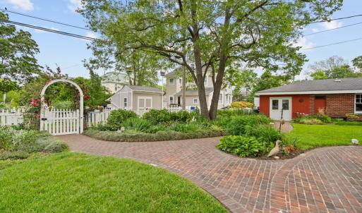 Photo #15 of 306 BAY AVE, CAPE CHARLES, VA 0.5 acres