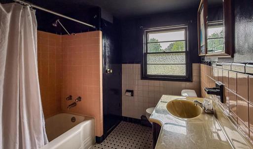 Secondary Full Bathroom