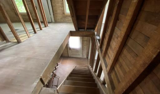 steps to the 2nd floor