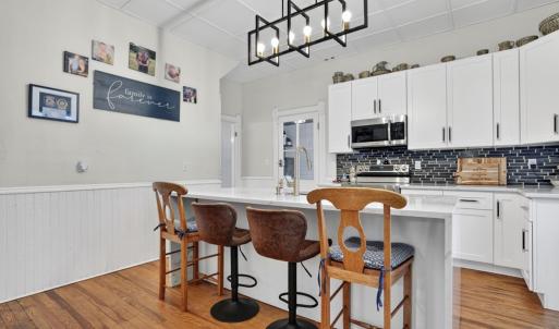 Eat-In Kitchen