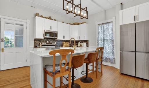Eat-In Kitchen