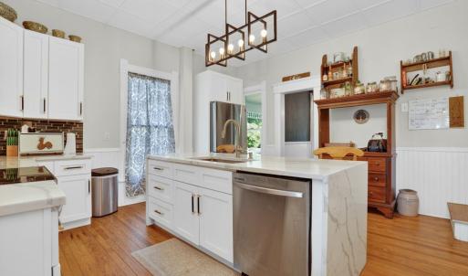Eat-In Kitchen