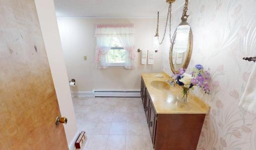 Second level full bath