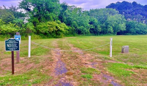 To Community Boat Ramp/Pier
