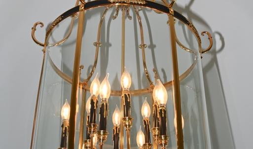 Elegant tower chandelier