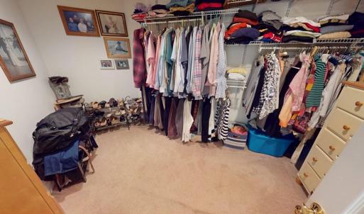 Main Bedroom Walk-in Closet