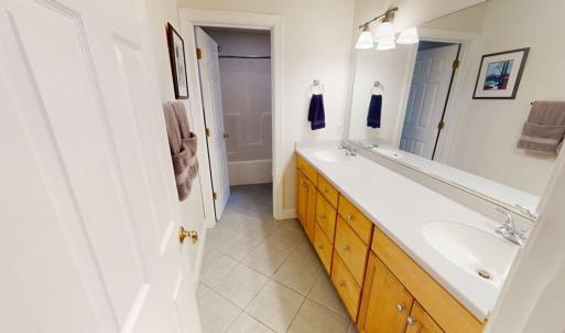 Full Bathroom Upstairs