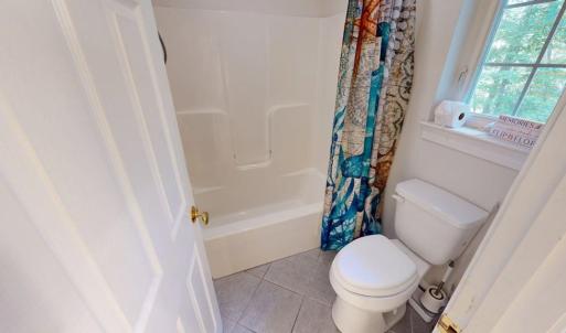 Full Bathroom Upstairs View 2