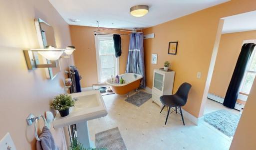 Full bath upstairs to Primary suite
