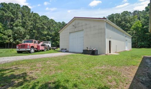 40x80x16 pole barn