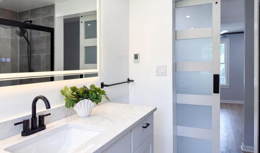 1st Floor Primary Bathroom