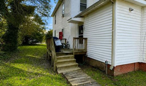 Another view of Apt C entrance