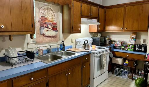 Apt B kitchen