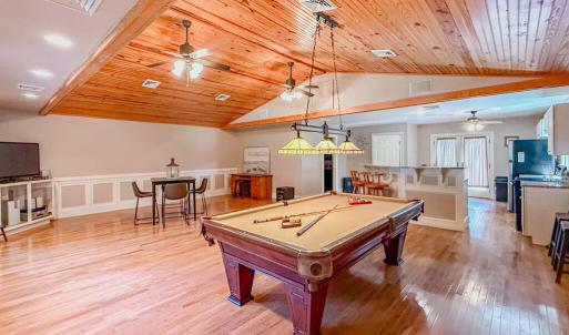 Carriage house/studio apt