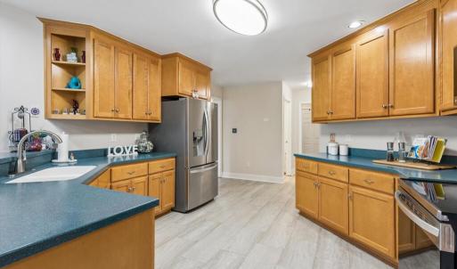 Large kitchen with lots of storage