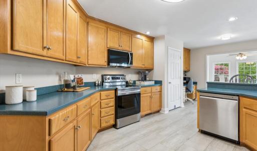 Large kitchen with lots of storage