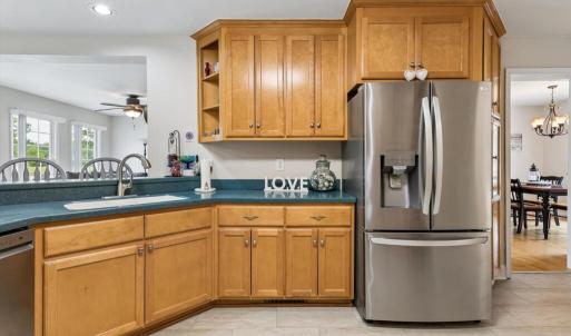 Large kitchen with lots of storage
