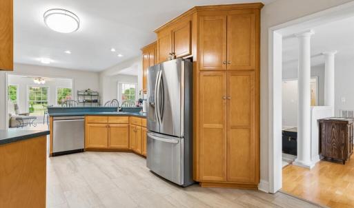 Large kitchen with lots of storage