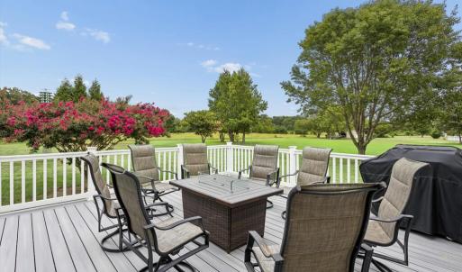 Large open deck area w/composite decking