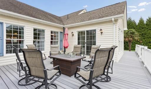 Large open deck area w/composite decking