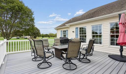 Large open deck area w/composite decking