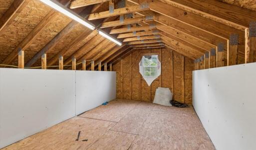 Detached garage 2nd floor unfinished space