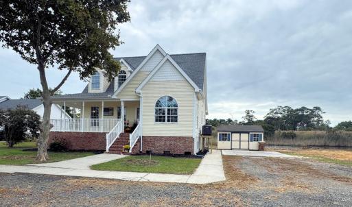 Spacious yard with 2 out-bldgs