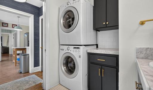Powder Room/Laundry