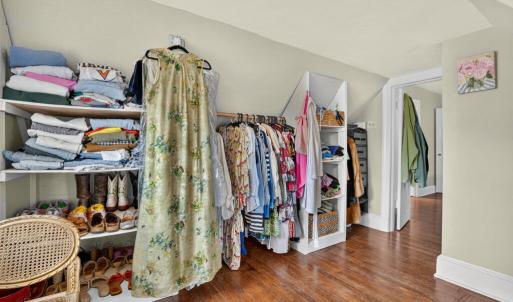 Walk-in Closet