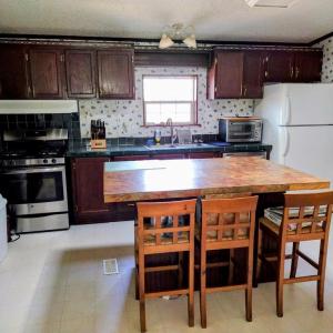 Great Kitchen with Island~
