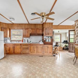 Eat-in Kitchen