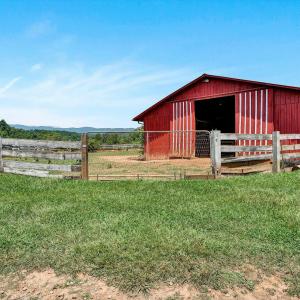 Barn 7-Stalls
