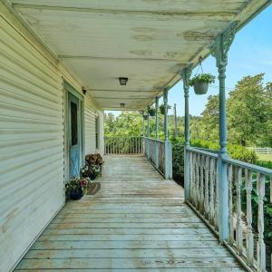 Farmhouse - Covered Porch